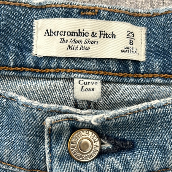 Abercrombie & Fitch Curve Love Mid Rise Mom Denim Short - Picture 3 of 7